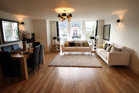 2 bedroom apartment to rent, Ashley Road, Hale, Altrincham