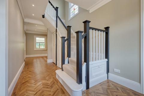 14 Hill Road, Theydon Bois, Epping, CM16 7LX