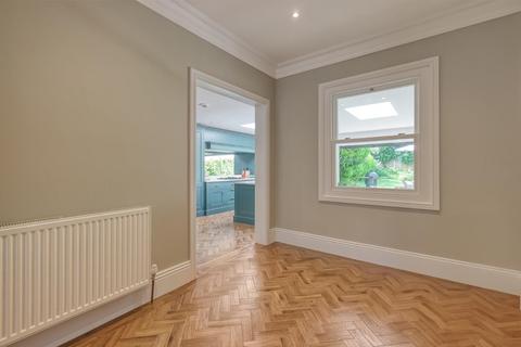 14 Hill Road, Theydon Bois, Epping, CM16 7LX