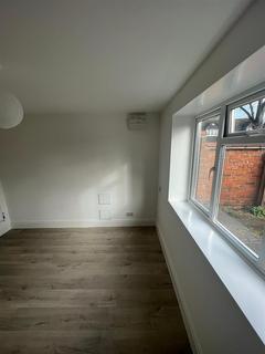 2 bedroom flat to rent, 1 Laburnham Road, Maidenhead