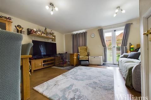 3 bedroom end of terrace house for sale, Spruce Road, Aylesbury HP19