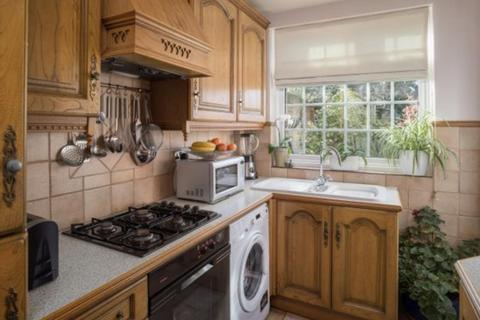 3 bedroom semi-detached house to rent, Burnham Gardens, Hounslow TW4