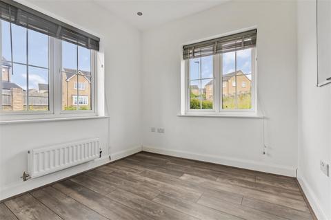 15 Crompton Way, Bradford, BD10 0DZ