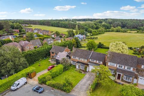 5 bedroom detached house for sale, Holts Green, Great Brickhill, Buckinghamshire