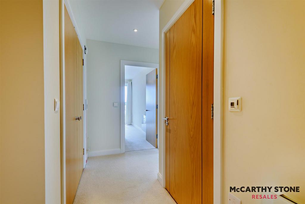 8604862-interior02-800.JPG