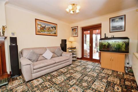 3 bedroom detached house for sale, Dorset Close West, Burton-Upon-Stather