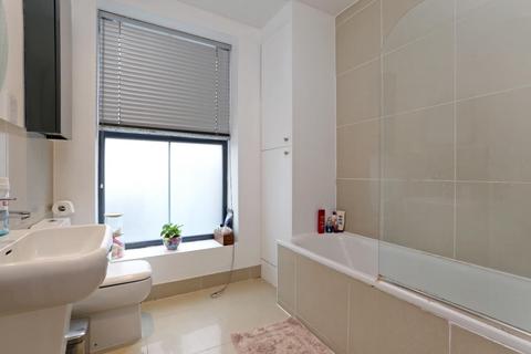 2 bedroom flat for sale, Dartmouth Place, London, SE23