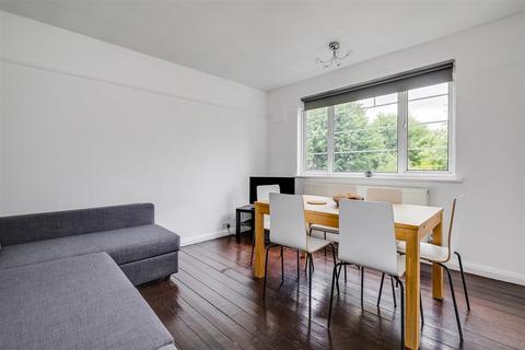 3 bedroom flat to rent, St Catherines Court, London, W4