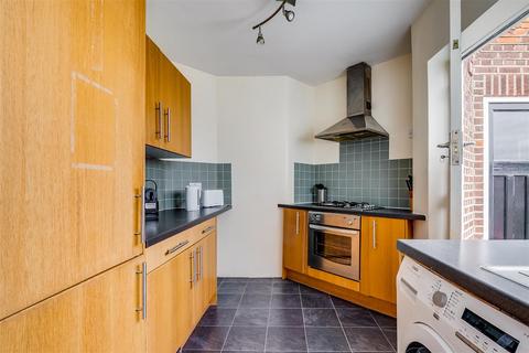 3 bedroom flat to rent, St Catherines Court, London, W4