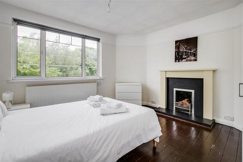 3 bedroom flat to rent, St Catherines Court, Bedford Road, Chiswick