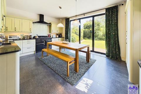 5 King Arthurs Drive, Strood, Rochester, ME2 3LZ