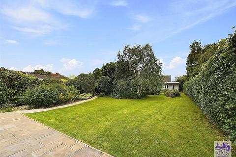 5 King Arthurs Drive, Strood, Rochester, ME2 3LZ
