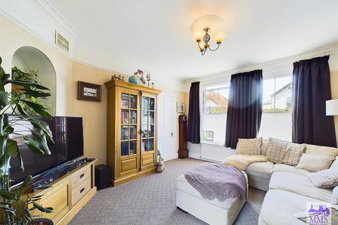 5 King Arthurs Drive, Strood, Rochester, ME2 3LZ