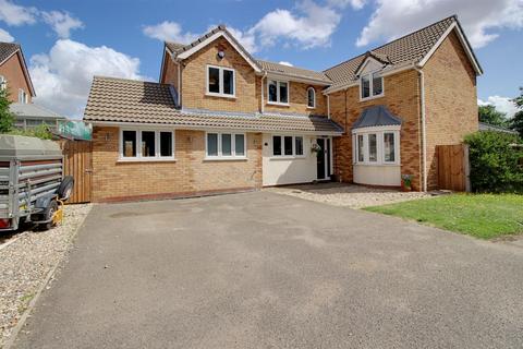 5 bedroom detached house for sale, Blackthorn Drive, Scarning