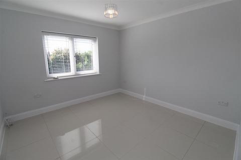 2 bedroom flat to rent, Bronllwyn, Pentyrch CF15