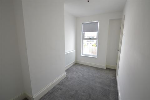 3 bedroom terraced house to rent, Bell Street, Barry, CF62 6JT