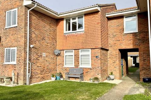 2 bedroom terraced house to rent, St Crispians, Seaford