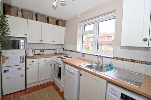 2 bedroom terraced house to rent, St Crispians, Seaford