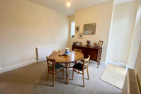 2 bedroom end of terrace house to rent, Albion Street, Sale