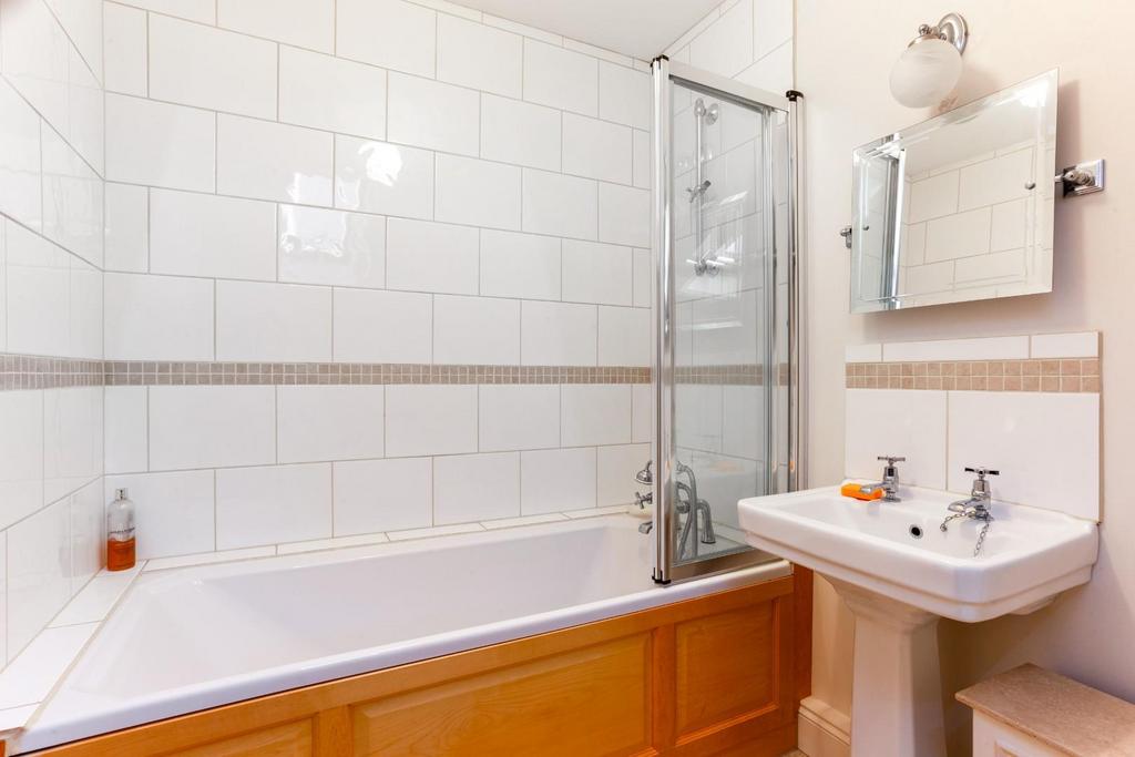 72555 3-Chartwell-Place-Shrewton-Salisbury (30).jp