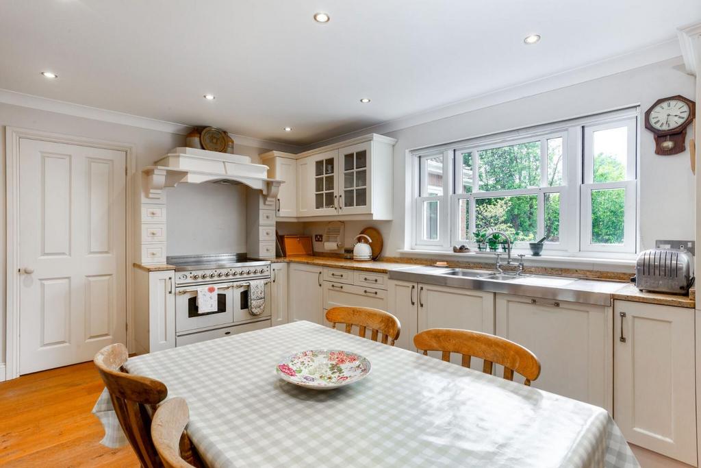72555 3-Chartwell-Place-Shrewton-Salisbury (12) lo