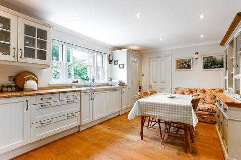 3 Chartwell Place, Shrewton, Salisbury, SP3 4FU