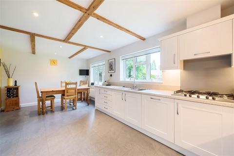 5 bedroom chalet for sale, Pebble Close, Tadworth