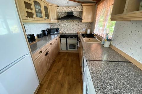 2 bedroom detached bungalow for sale, Pentrebreidd, Guilsfield, Welshpool