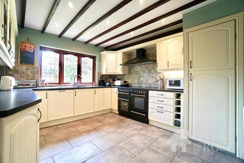 4 bedroom detached house for sale, Alresford