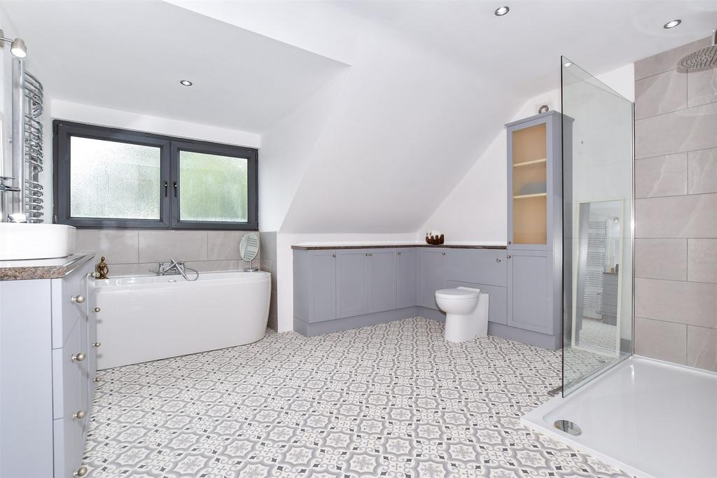 En-Suite Bathroom
