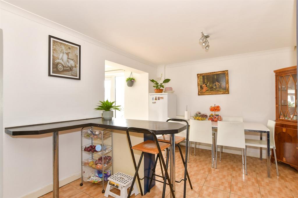 Kitchen/Dining Area