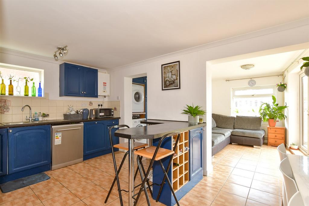 Kitchen/Dining Area