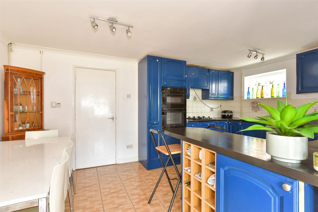 Kitchen/Dining Area