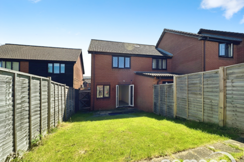 2 bedroom semi-detached house for sale, Wights Walk, Basingstoke, Hampshire