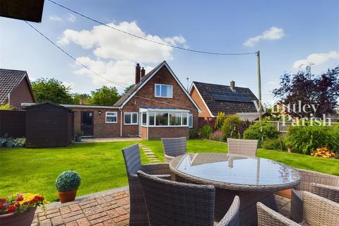3 bedroom detached house for sale, The Street, Tharston