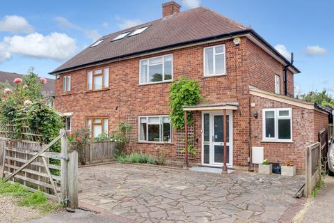 28 Spring Gardens, West Molesey, KT8 2JA