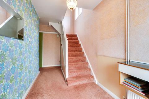 28 Spring Gardens, West Molesey, KT8 2JA