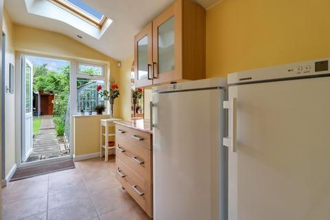 28 Spring Gardens, West Molesey, KT8 2JA