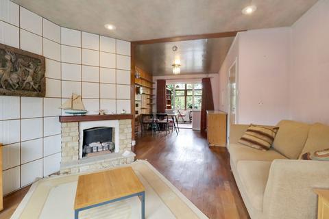 28 Spring Gardens, West Molesey, KT8 2JA