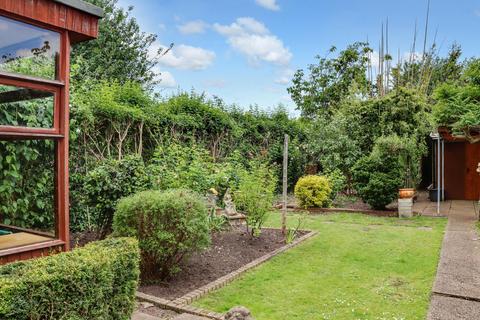 28 Spring Gardens, West Molesey, KT8 2JA