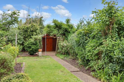 28 Spring Gardens, West Molesey, KT8 2JA