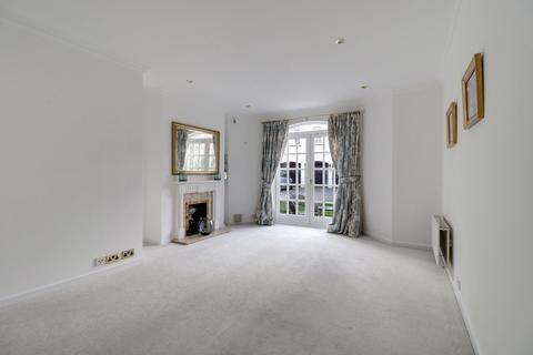 2 bedroom apartment for sale, Queens Reach, Ann Boleyn House Queens Reach, KT8