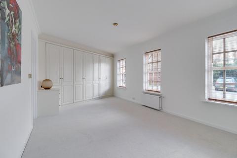 2 bedroom apartment for sale, Queens Reach, Ann Boleyn House Queens Reach, KT8