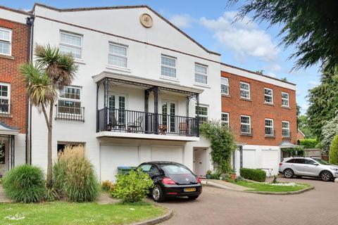 4 bedroom terraced house for sale, Thorne Close, Claygate, KT10