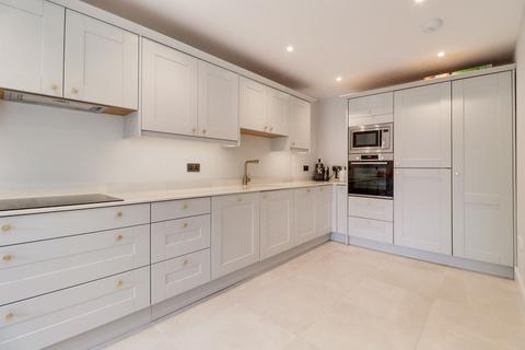 10 Thorne Close, Claygate, Esher, KT10 0HE