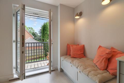 10 Thorne Close, Claygate, Esher, KT10 0HE
