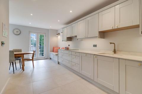 10 Thorne Close, Claygate, Esher, KT10 0HE
