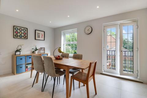 10 Thorne Close, Claygate, Esher, KT10 0HE