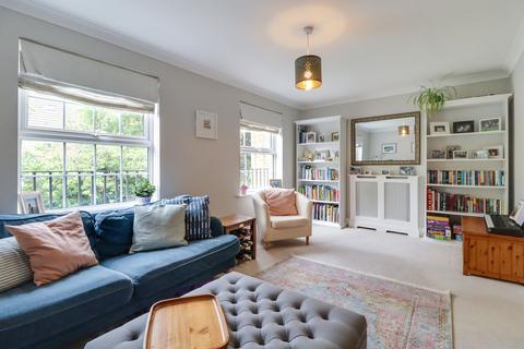 10 Thorne Close, Claygate, Esher, KT10 0HE