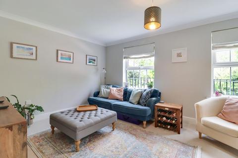10 Thorne Close, Claygate, Esher, KT10 0HE